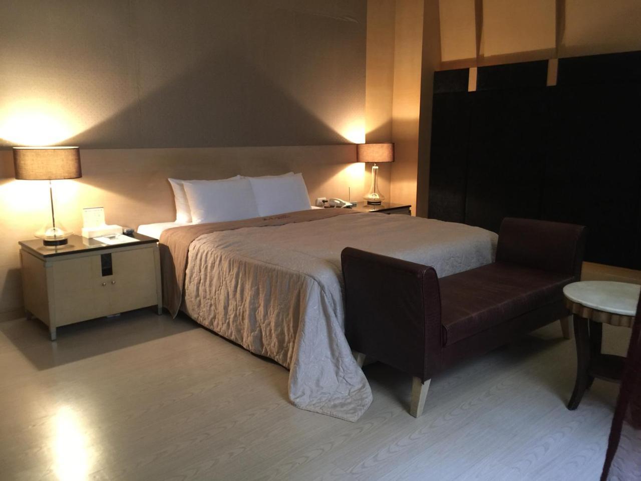 Li-Gin Motel Chiayi City Exterior photo